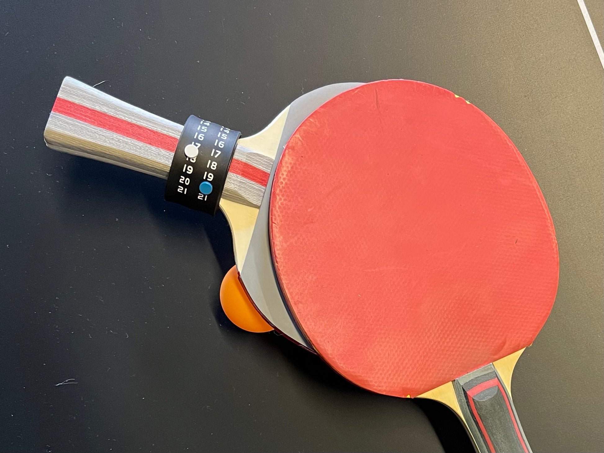 This Ping Pong Point Band is used to keep score while playing ping pong. Easily keep score from 1-21 for you and your opponent. Many sports and games play to 21, so this point band can help you keep track of your score, so you can concentrate on the game.