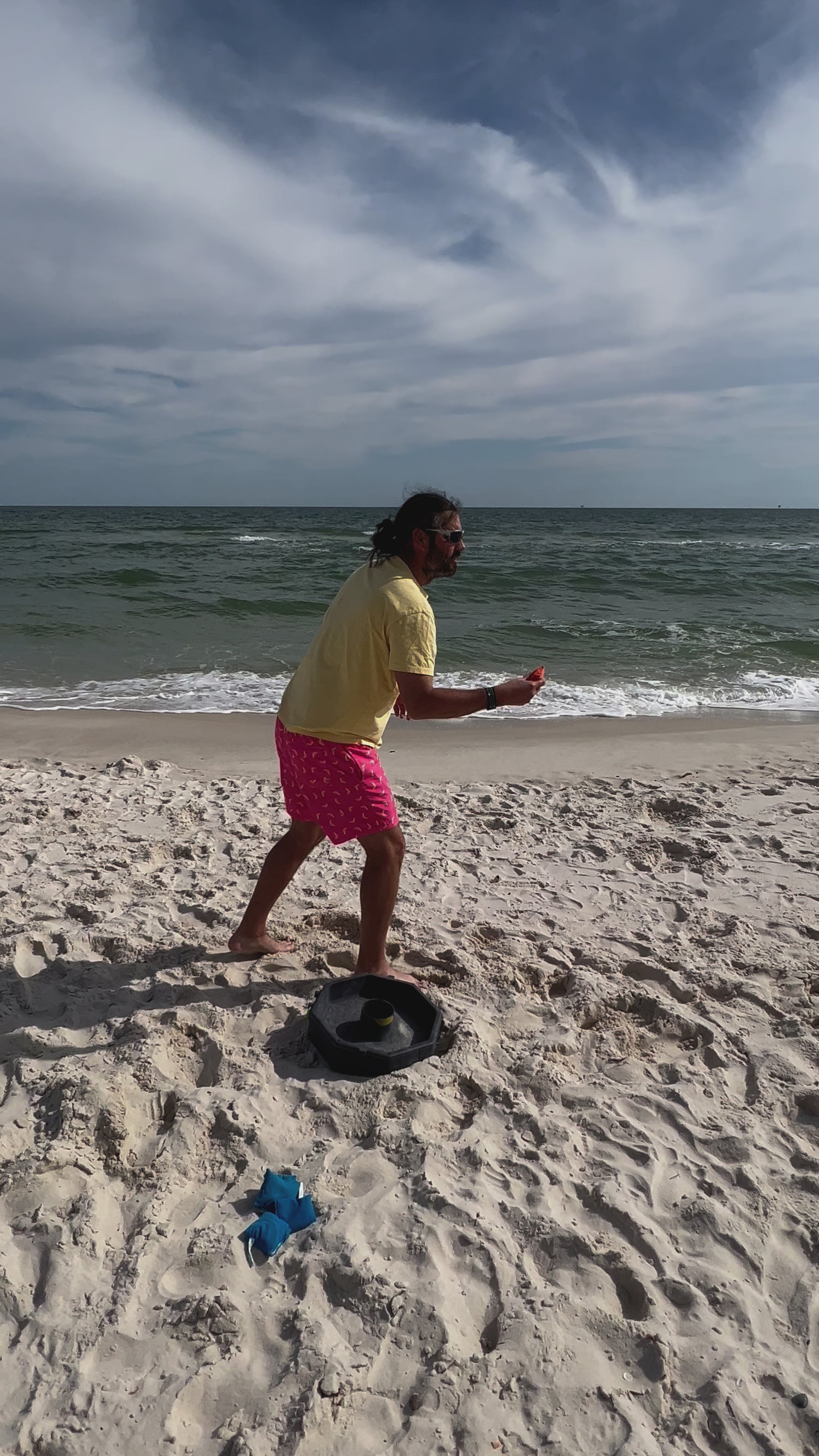 This Point Band is used to keep score while playing cornhole. Easily keep score from 1-21 for you and your opponent. Many sports & games play to 21, so this point band can help you keep track of your score, so you can concentrate on the game.