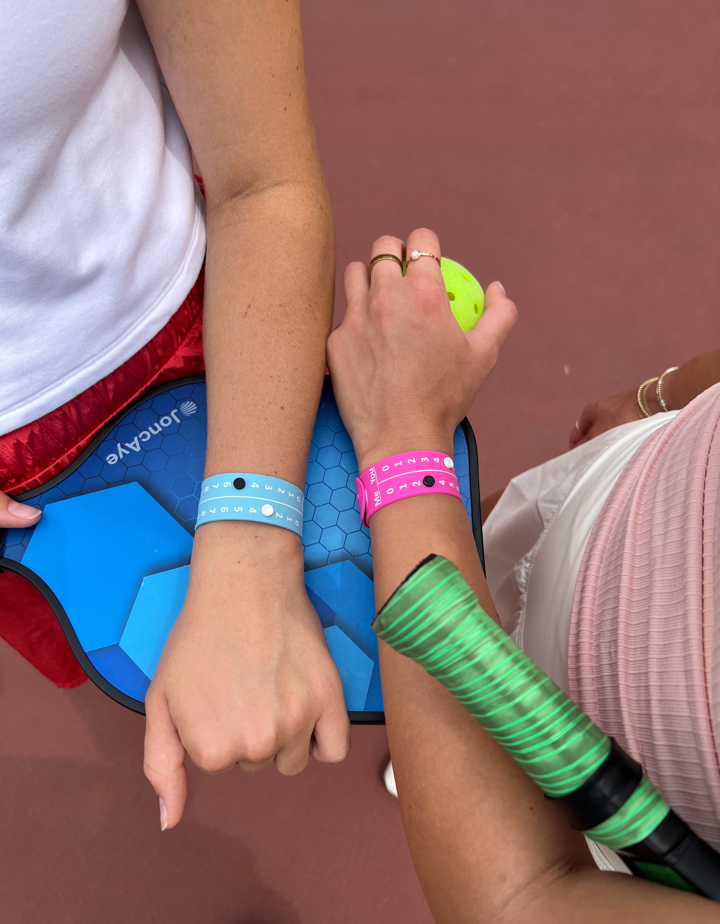 Load video: Pickleball Point Bands are the best pickleball scorekeeper, scoring band and scoreband worn on your wrist to keep score and track the server number while playing pickleball